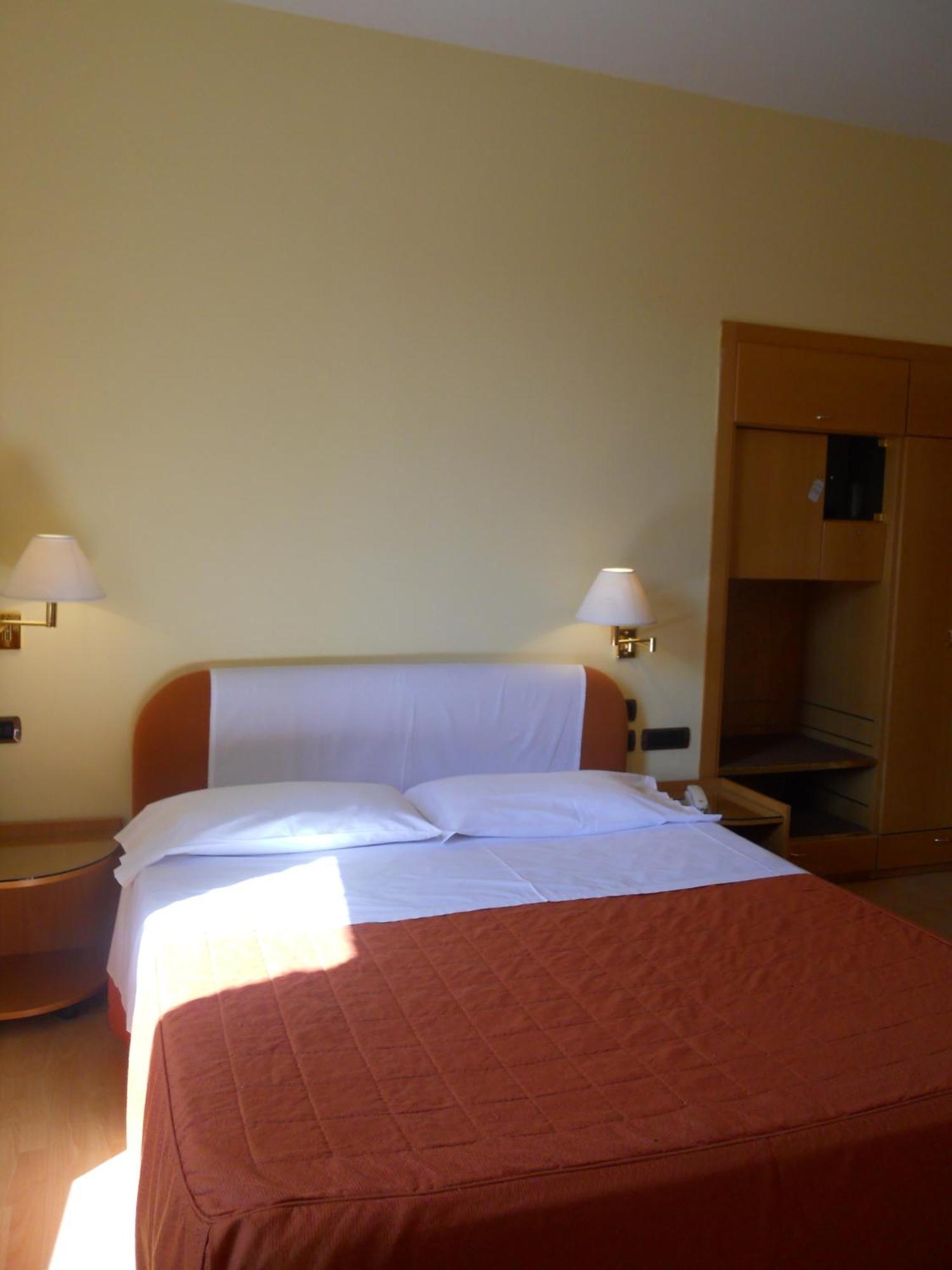 Albergo Italia Urbino Exterior foto
