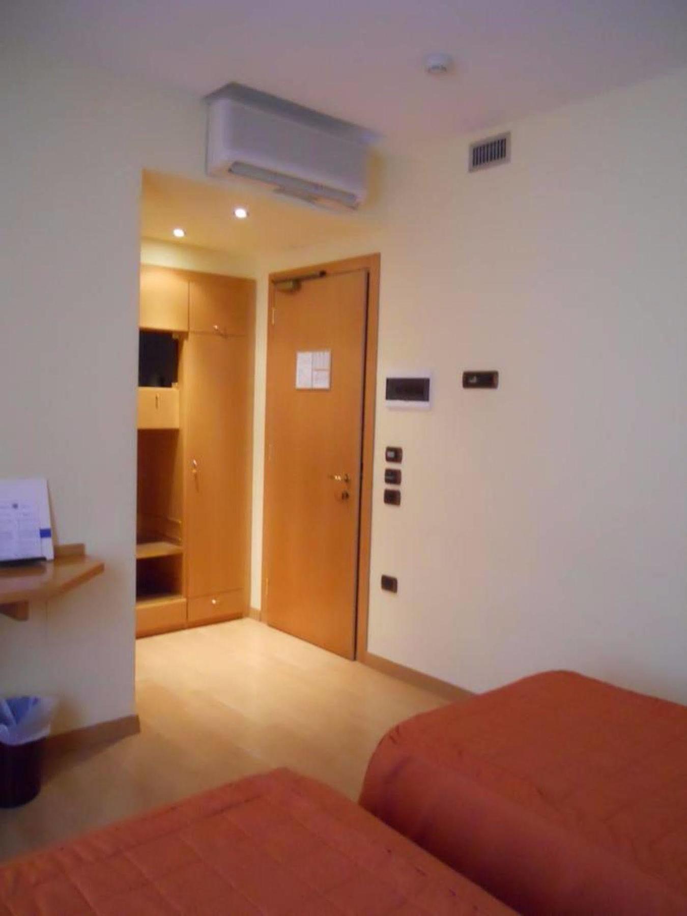 Albergo Italia Urbino Exterior foto