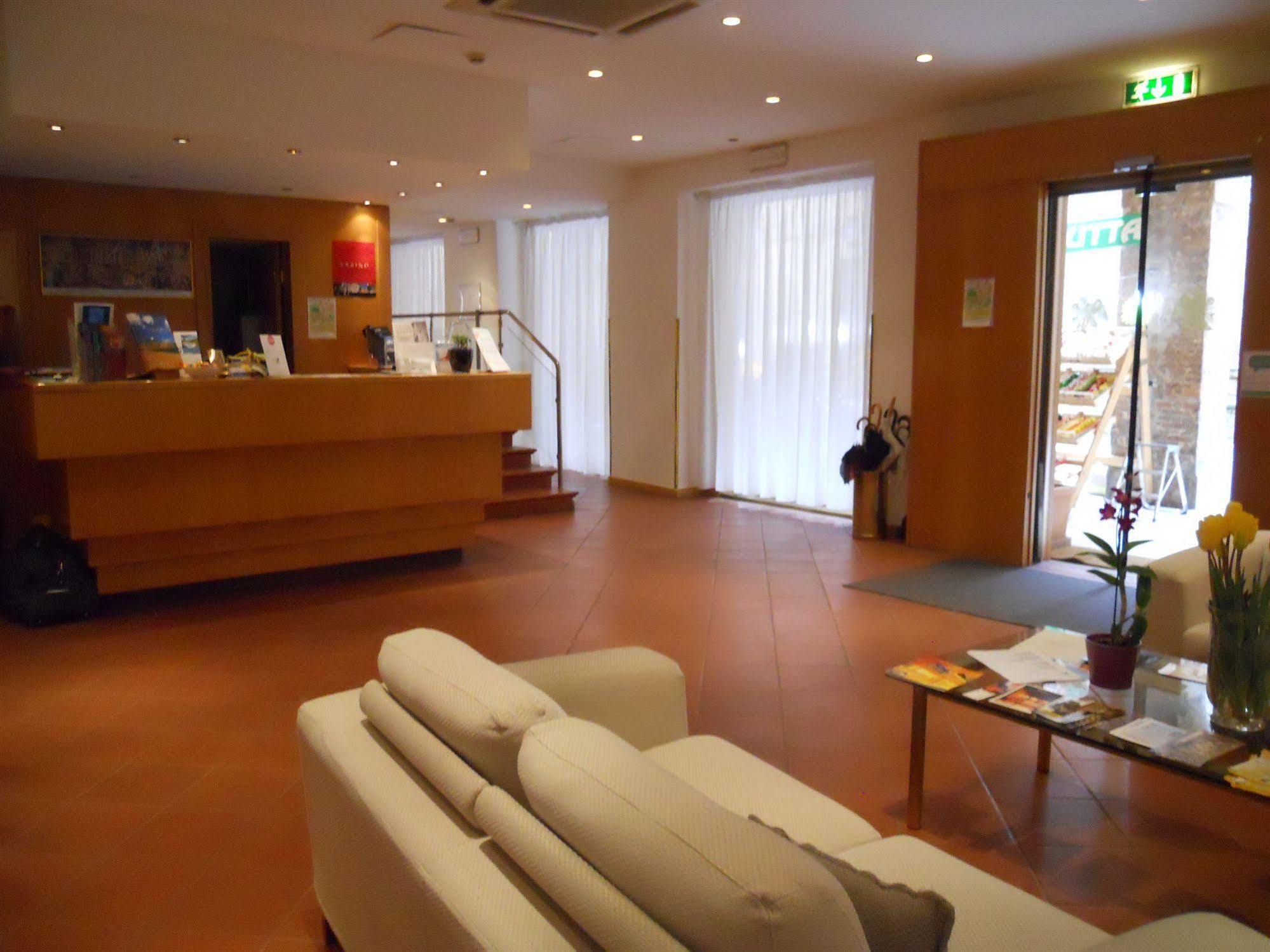 Albergo Italia Urbino Exterior foto