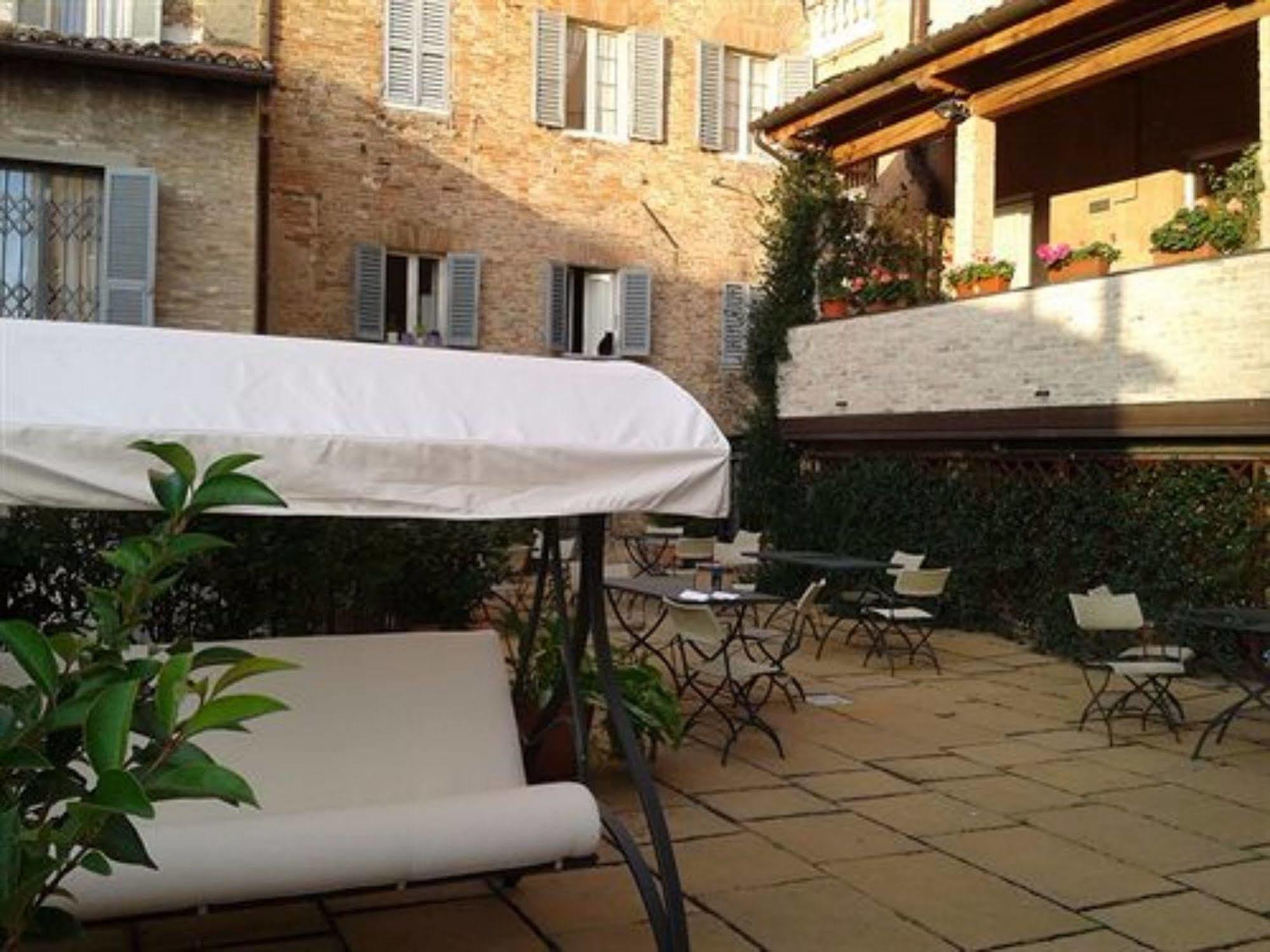 Albergo Italia Urbino Exterior foto